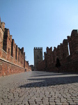 SX19391 Crenellations on Ponte di Castelvecchio, Verona, Italy.jpg